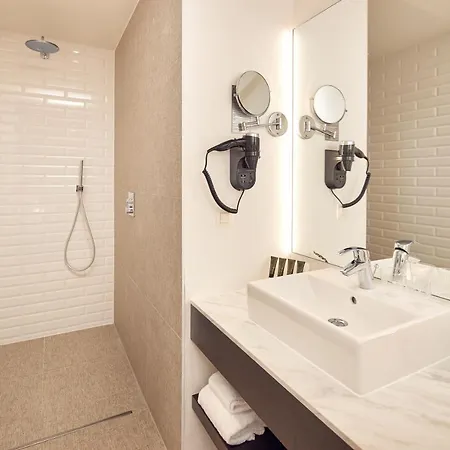 Der Valk Hotel 4*